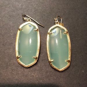 Kendra Scott gold drop earrings.